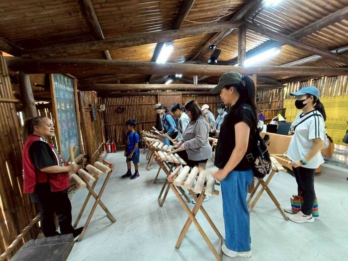 木琴在泰雅族的傳統上，多是在情感上的溝通、傳達訊息與祭典時彈奏。