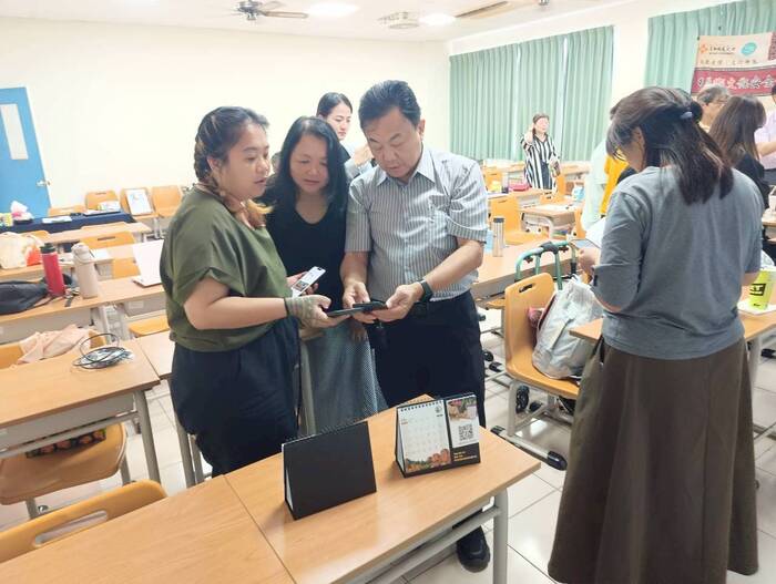 掃描QR讓月曆照片動起來