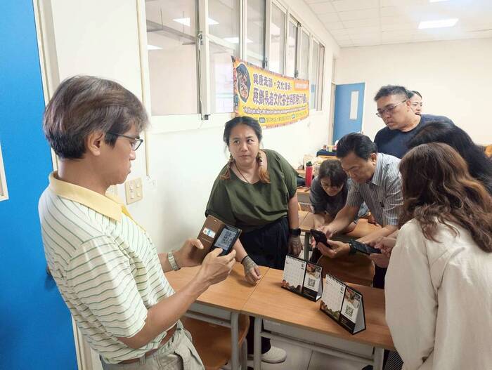 掃描QR讓月曆照片動起來