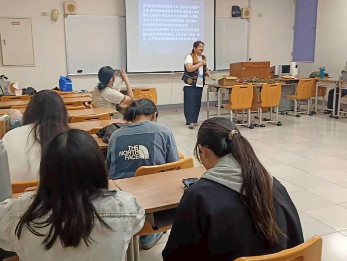 邱老師講解小米對部落的重要性